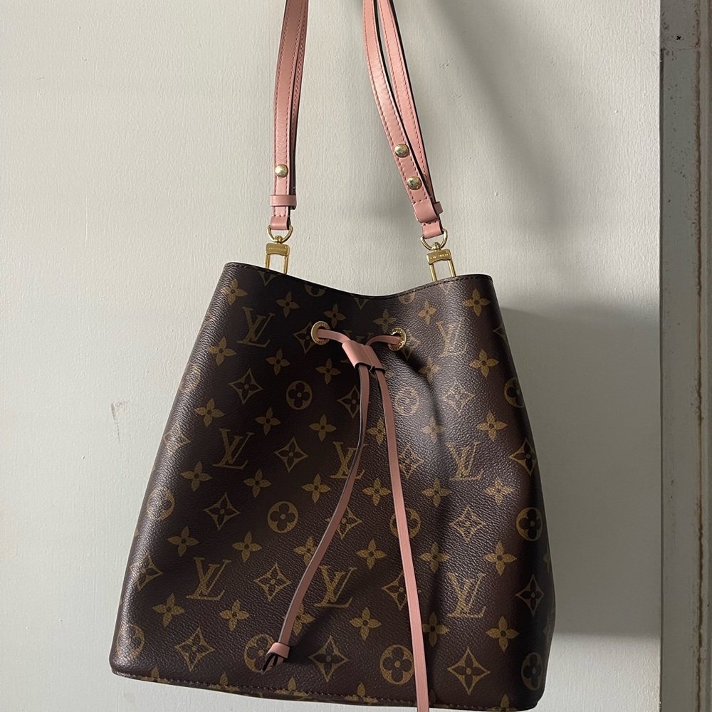 Like new Louis Vuitton NÉONOÉ MM in Pink